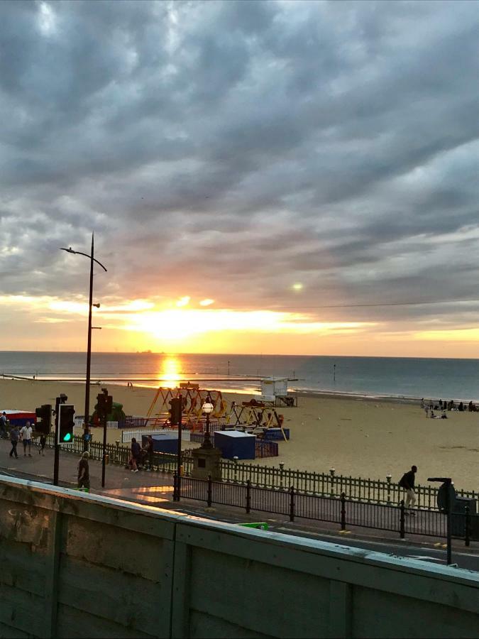 The Dreamland Apartment - Margate Beach - By Goldex Coastal Breaks Exterior photo